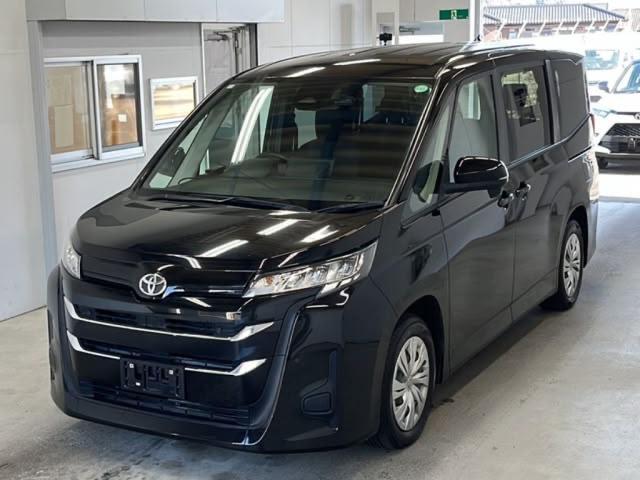 Toyota Noah 2022 G Package Hybrid — photo 1